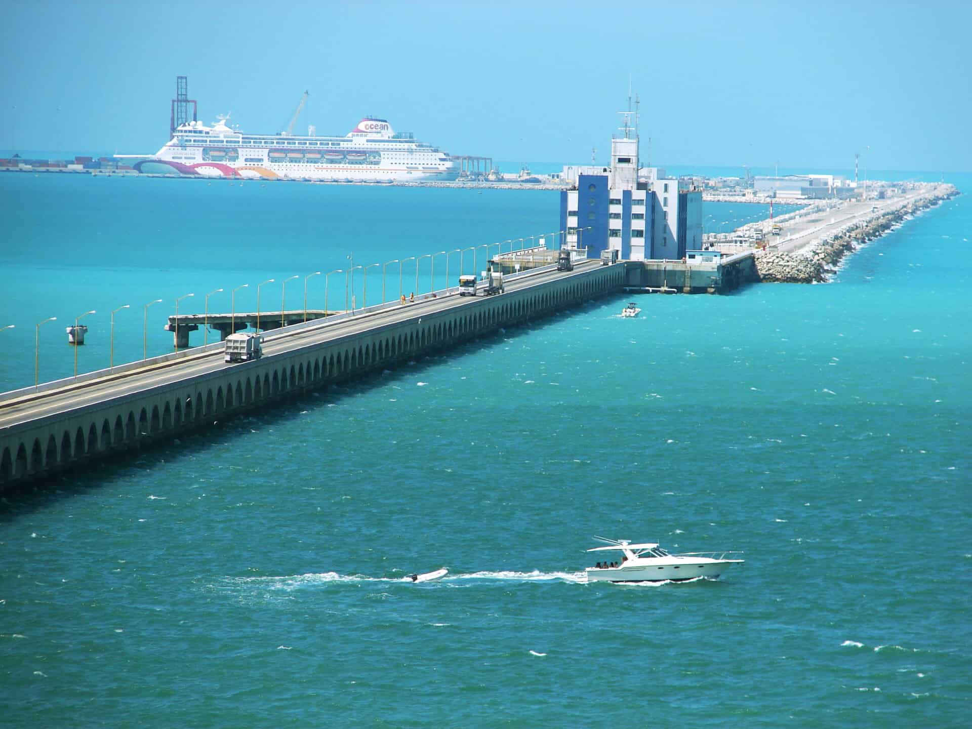 Muelle y crucero